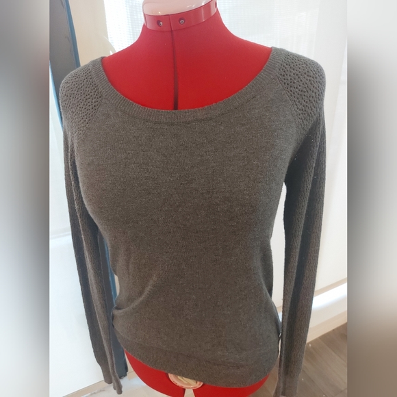 Grey Guess knit sweater size small - Picture 1 of 2
